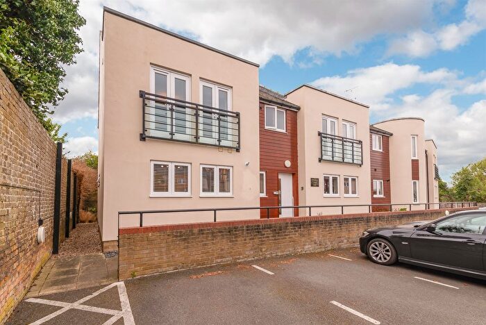 1 Bedroom Flat For Sale In Triangle Place, Heybridge, Maldon, CM9