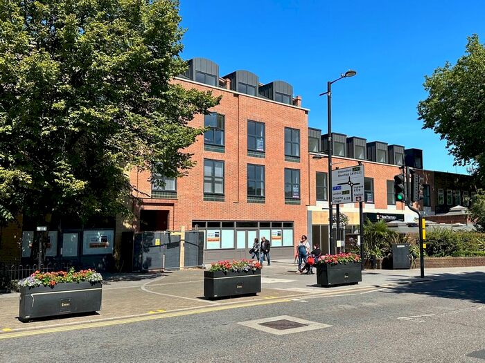 1 Bedroom Flat To Rent In High Street, Brentwood, CM14