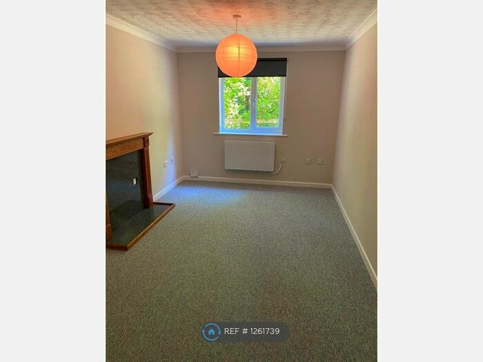 1 Bedroom Flat To Rent In Sarum Close, Salisbury SP2