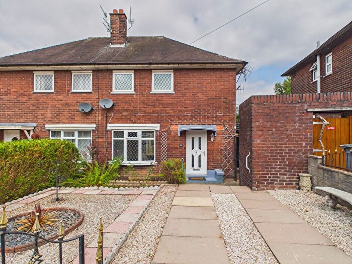 3 Bedroom Semi-Detached House To Rent In Hoskins Road, Tunstall, ST6