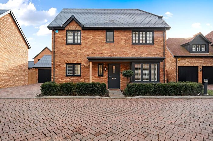 3 Bedroom Detached House For Sale In Oakleigh Grove, Cliffe Woods, Kent., ME3