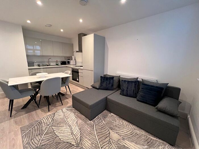 1 Bedroom Flat To Rent In Sloane House, New Street, Aylesbury, HP20