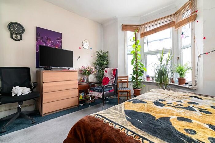4 Bedroom End Of Terrace House For Sale In Winchelsea Road, London, N17