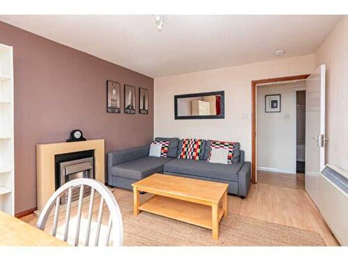 2 Bedroom Flat To Rent In Causewayside, Edinburgh, EH9