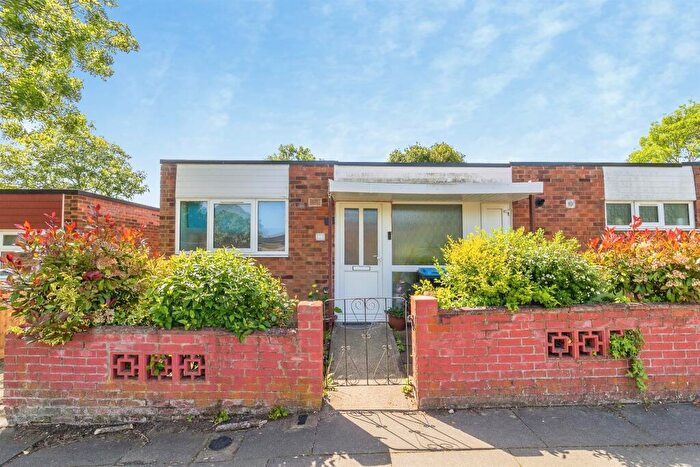 3 Bedroom Semi-Detached Bungalow For Sale In Windermere Drive, Bletchley, Milton Keynes, MK2
