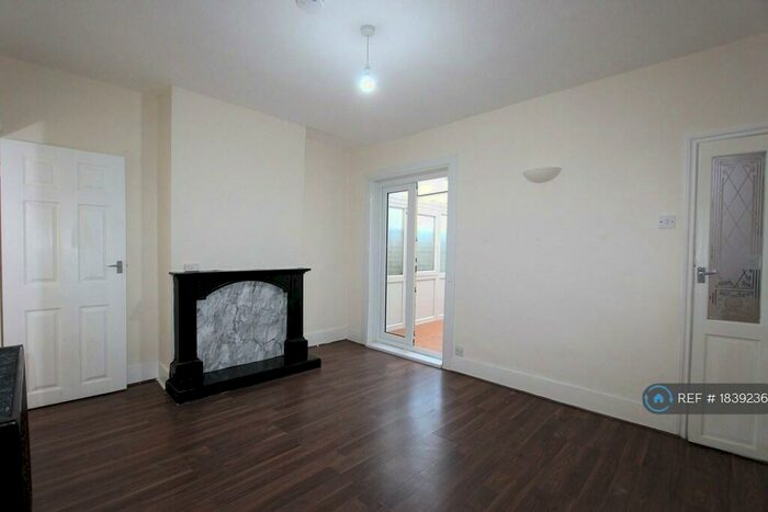 5 Bedroom Terraced House To Rent In Windmill Road, Gillingham, ME7