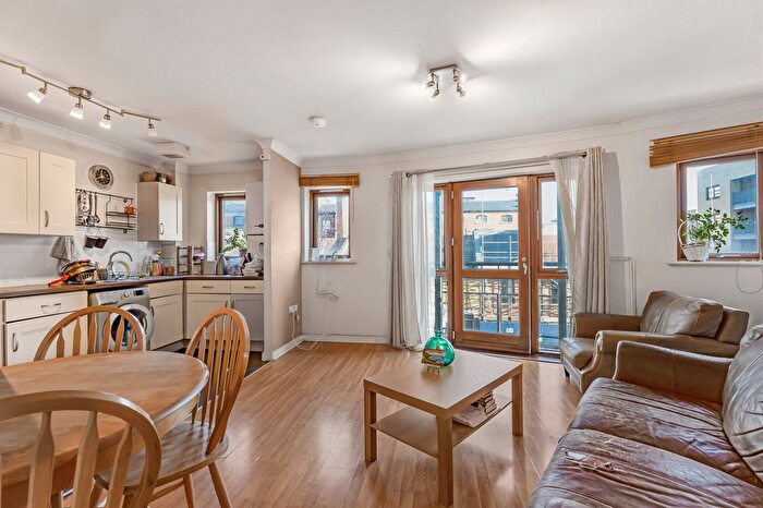 2 Bedroom Flat For Sale In Brabazon Street, London, E14