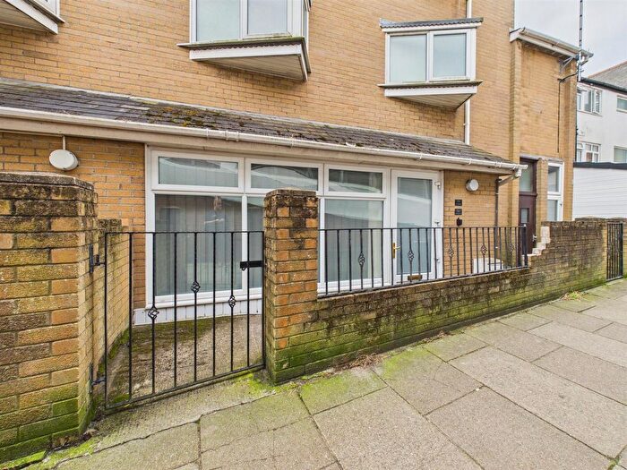 1 Bedroom Flat For Sale In Old School Road, Porthcawl, CF36