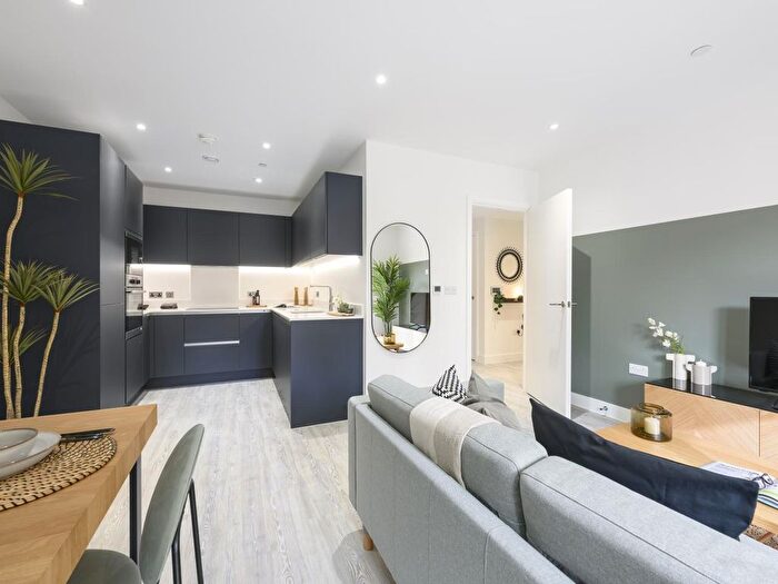 1 Bedroom Flat For Sale In Civic Street, Hounslow, TW3
