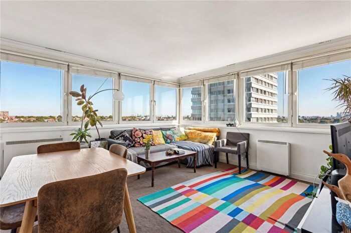 3 Bedroom Apartment For Sale In Bethune Road, London, N16