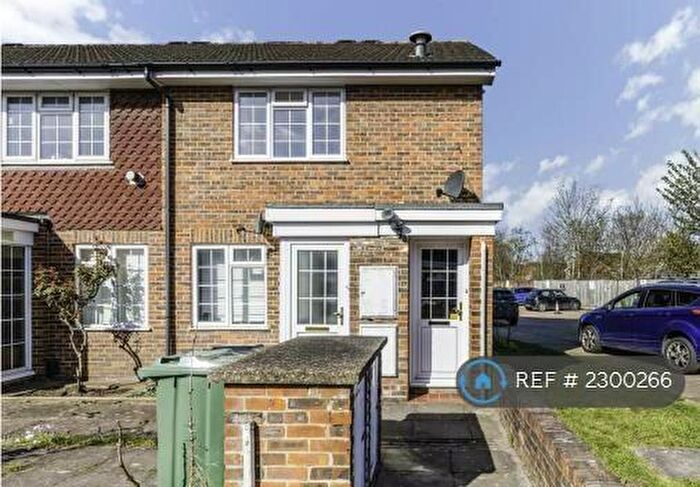 1 Bedroom Maisonette To Rent In Stevens Close, Epsom, KT17