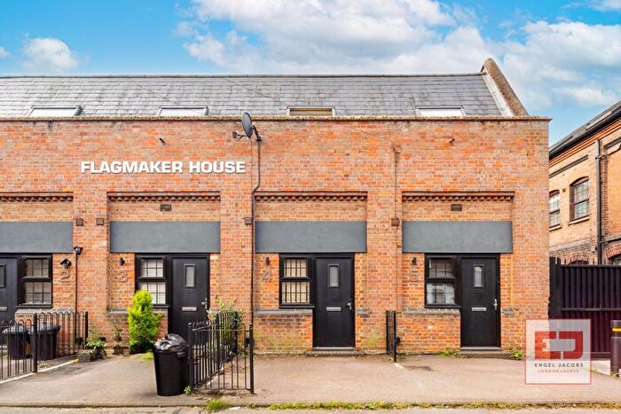 1 Bedroom Terraced House To Rent In Higham Road, Chesham, HP5