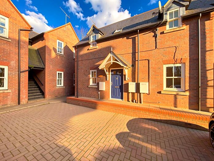 1 Bedroom Flat To Rent In Montpelier Mews, High Street South, Dunstable, LU6