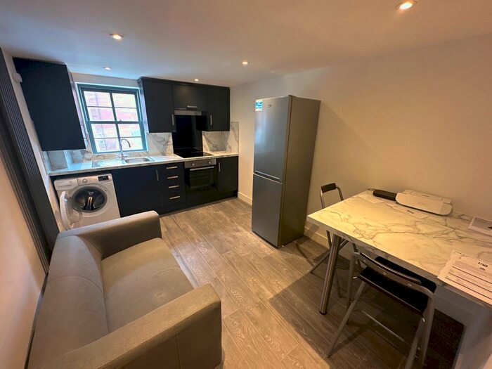 2 Bedroom Flat To Rent In Mill View, George St, CV31