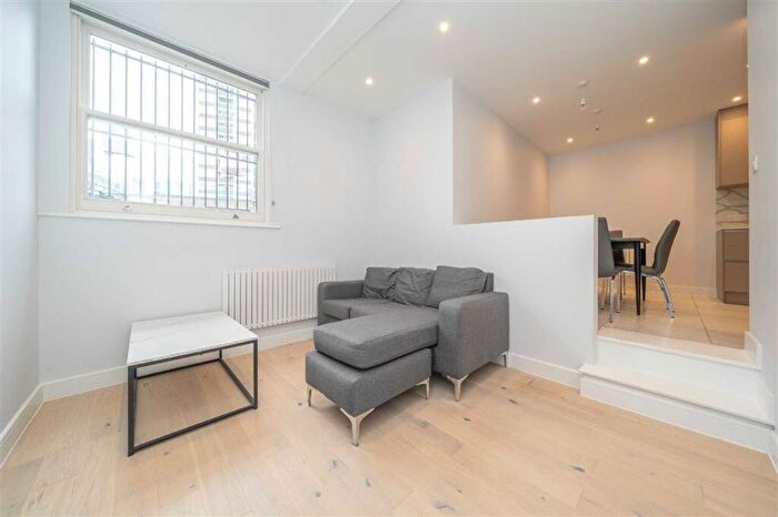 3 Bedroom Flat To Rent In New North Road, Shoreditch, N1