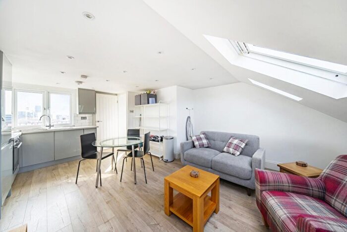 3 Bedroom Flat To Rent In Wells House Road, London, NW10