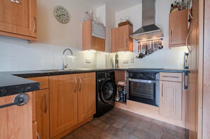 2 Bedroom Apartment For Sale In Moorbridge Road, Maidenhead, SL6