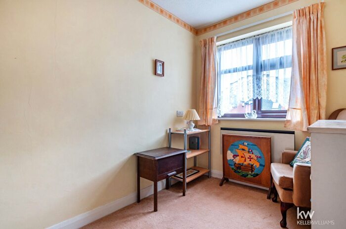 2 Bedroom Maisonette For Sale In The Lawns, Stevenage, Hertfordshire, SG2