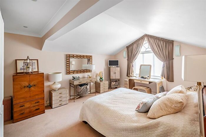 5 Bedroom Property For Sale In St. Margaret Drive, Epsom, KT18