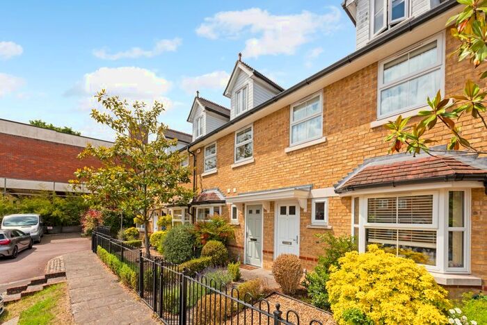 3 Bedroom Town House To Rent In Upper Village Road, Ascot, SL5