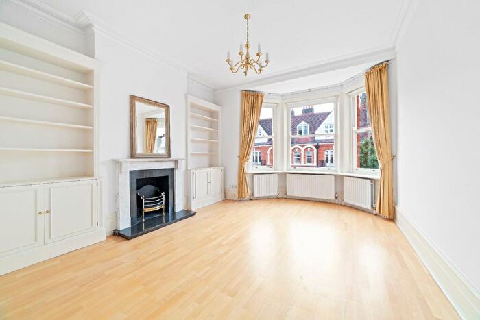 3 Bedroom Apartment To Rent In Antrim Road, Belsize Park, NW3