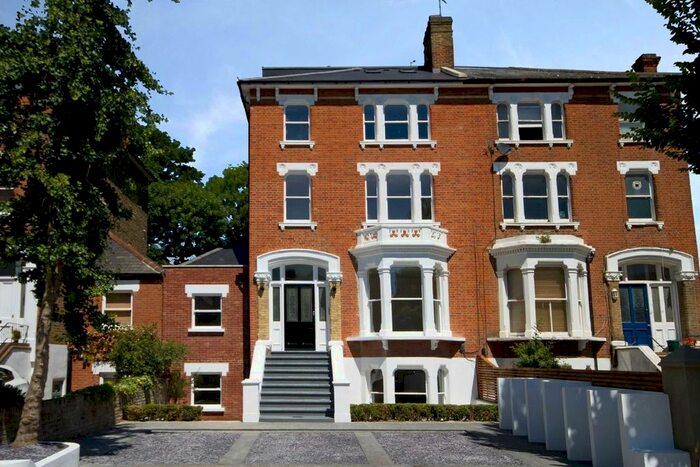 2 Bedroom Flat To Rent In Grange Road, London, W5