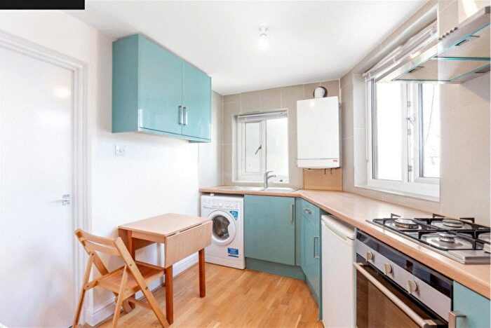 Studio To Rent In Askew Road, Hammersmith, London, W12