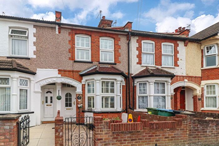 3 Bedroom Terraced House For Sale In Belgrave Avenue, Watford, WD18