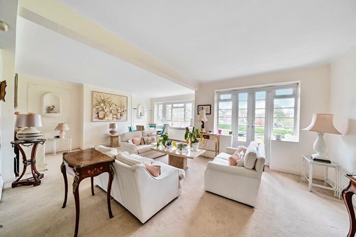 2 Bedroom Flat For Sale In Chessington Court, Finchley, N3