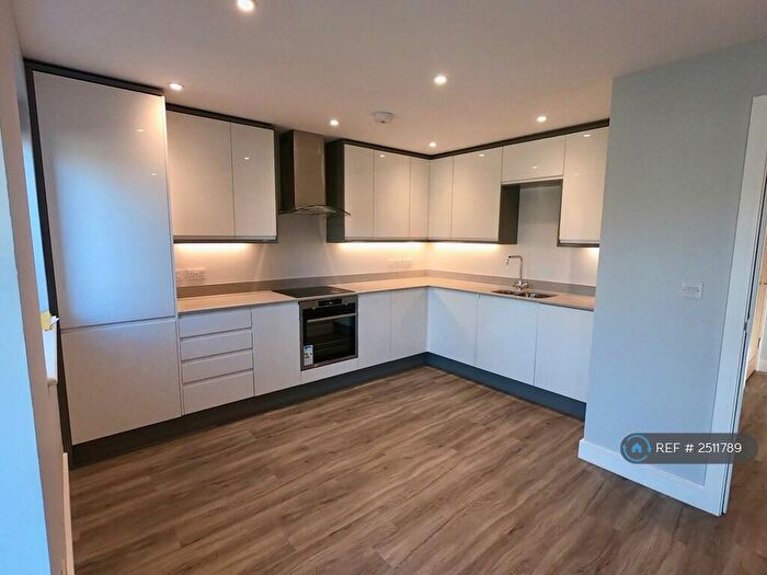 1 Bedroom Flat To Rent In Greenhill, High Wycombe, HP13