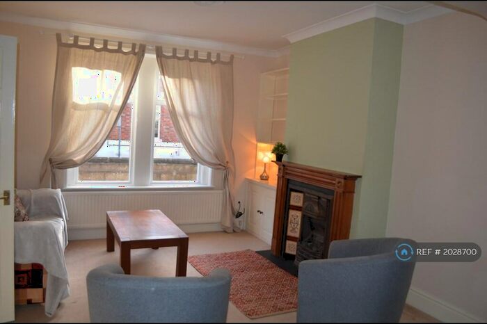 3 Bedroom Terraced House To Rent In North Street, Swindon, SN1