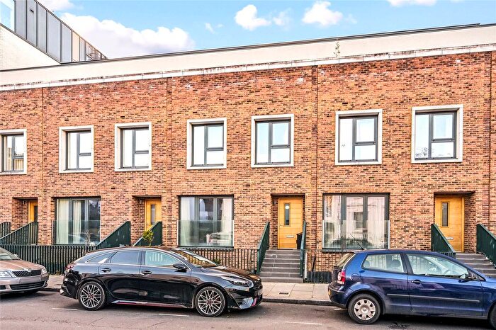2 Bedroom Flat For Sale In Edward Terrace, Greenside Road, London, W12