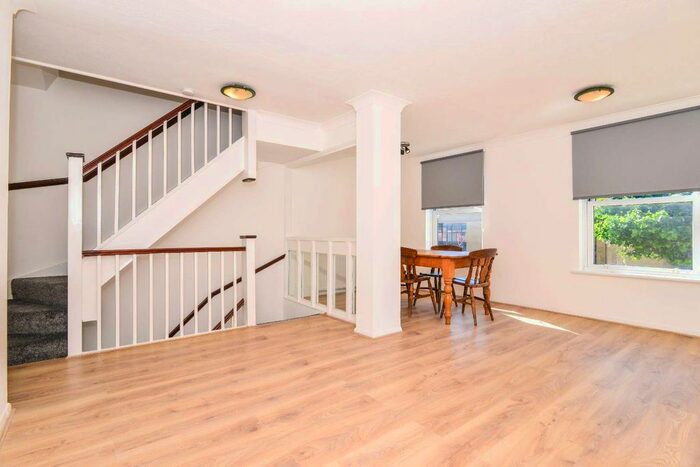 4 Bedroom Flat To Rent In Warner Road, Camberwell, London, SE5