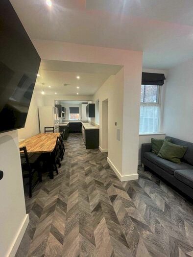 6 Bedroom Terraced House To Rent In Landcross Road, Fallowfield, M14