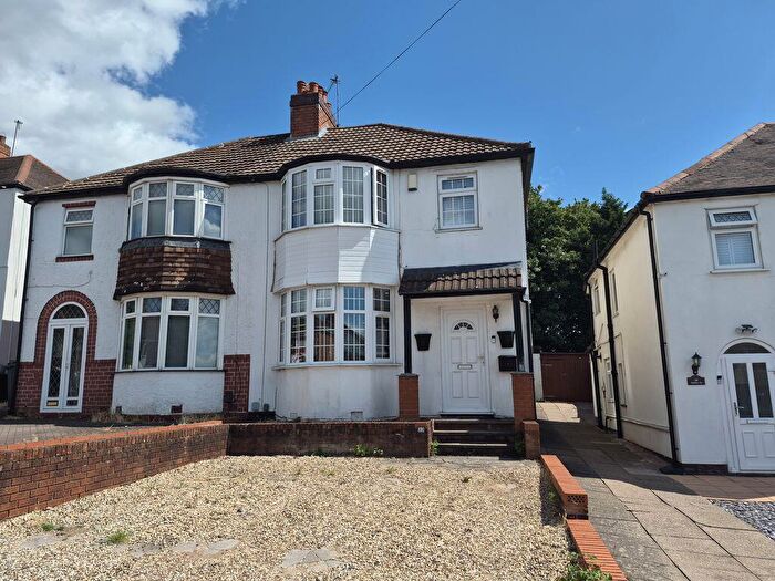 3 Bedroom Semi-Detached House For Sale In Fairford Road, Kingstanding, Birmingham, B44