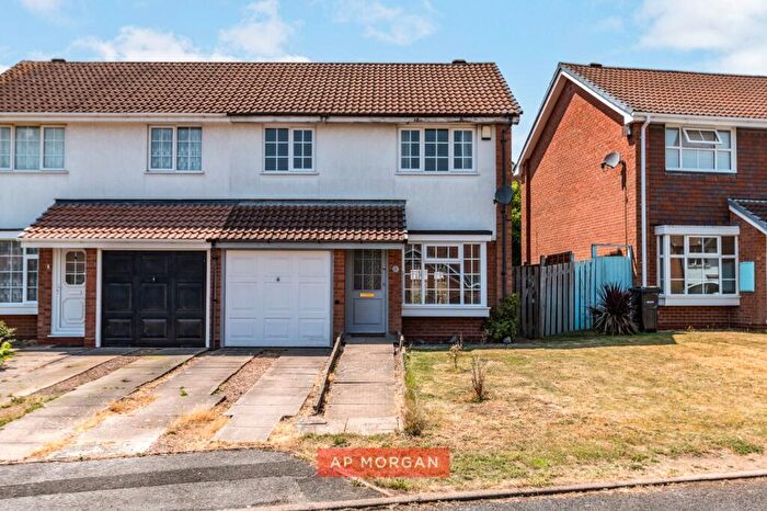 3 Bedroom Semi Detached House For Sale In Bradshawe Close, Birmingham, West Midlands, B28