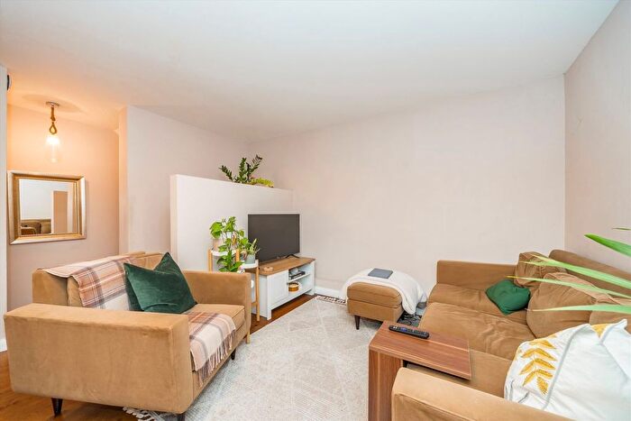 2 Bedroom Flat To Rent In Longleat House, London, SW1V