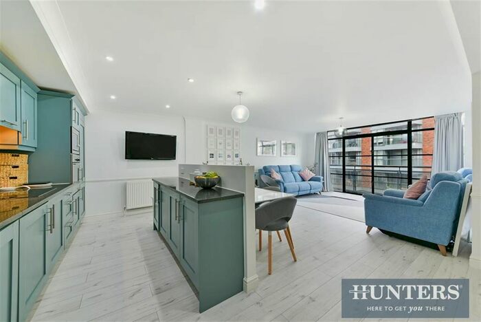 2 Bedroom Flat To Rent In Goat Wharf, Brentford, TW8