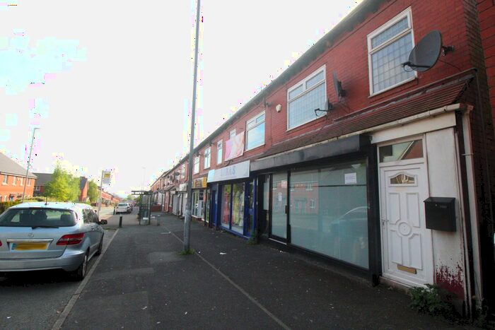 3 Bedroom Flat To Rent In Copster Hill Road, Oldham, OL8