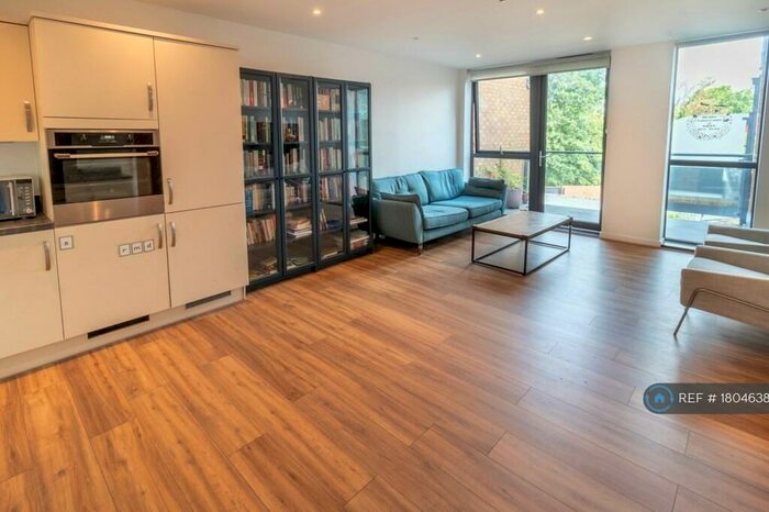 2 Bedroom Flat To Rent In Boundaries Road, London, SW12