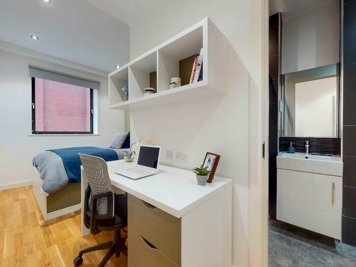 2 Bedroom Apartment To Rent In Leeds, #, LS1