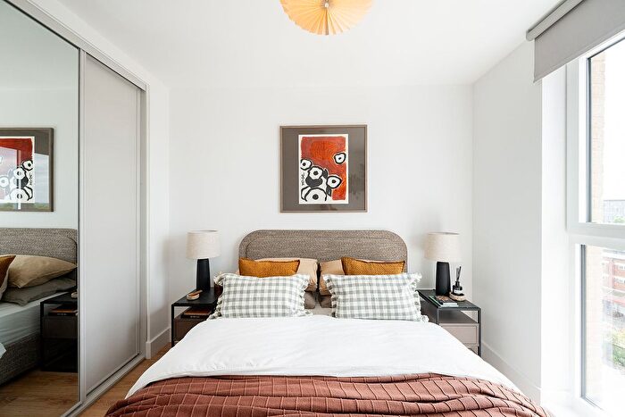 1 Bedroom Flat To Rent In Refinery Square, Slough, London, SL1