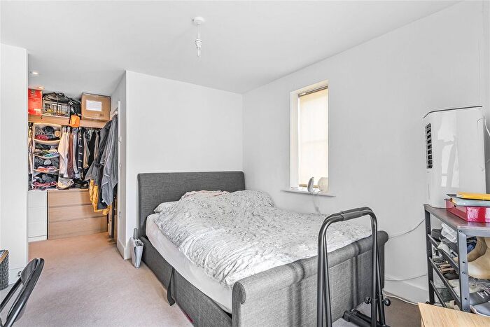 2 Bedroom Flat For Sale In Oakwood Avenue, Beckenham, BR3