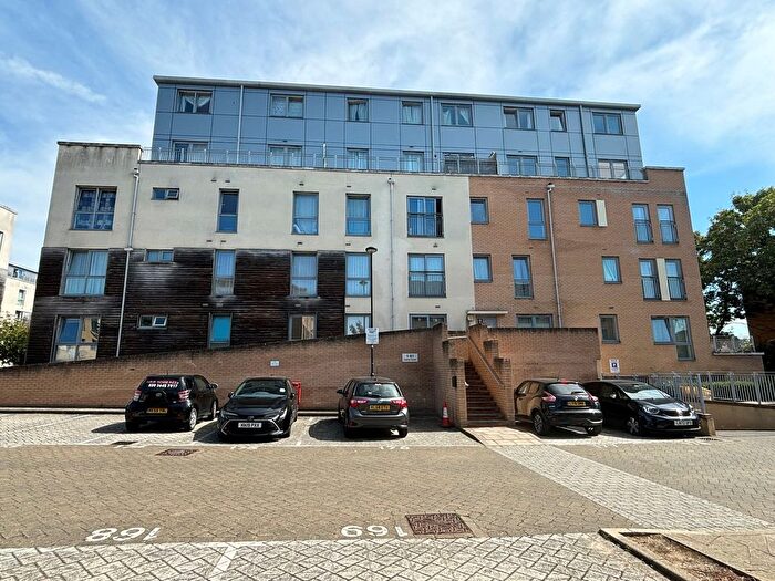 1 Bedroom Flat To Rent In Cameron Crescent, Edgware, HA8