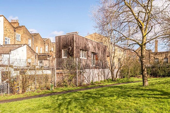 2 Bedroom Flat To Rent In Whidbourne Mews, London, SW8