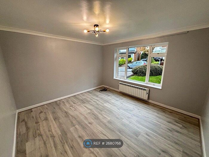 2 Bedroom Flat To Rent In Dovehouse Close, Whitefield, Manchester, M45