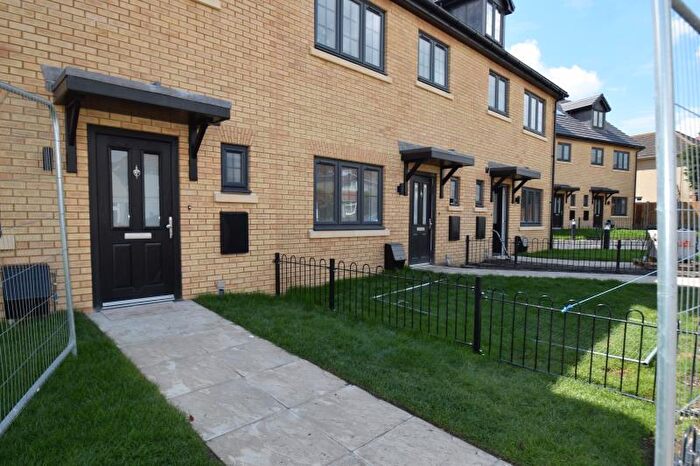 4 Bedroom Terraced House To Rent In Hart Road, Thundersley, Essex, SS7