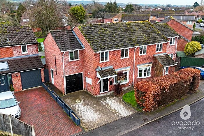 4 Bedroom Semi Detached House For Sale In Westerdale, Thatcham, RG19