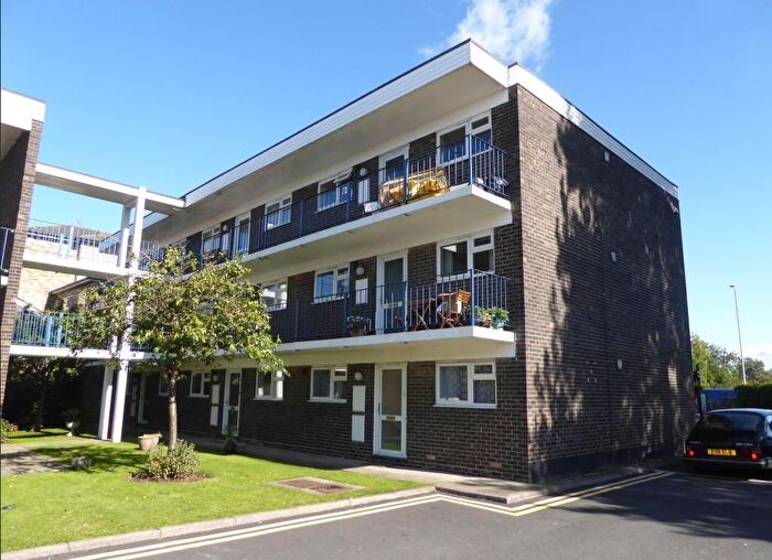2 Bedroom Flat For Sale In Burwood Court, Chelmsford, CM2
