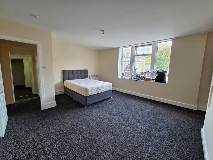 1 Bedroom Flat To Rent In Keighley Road, BD9